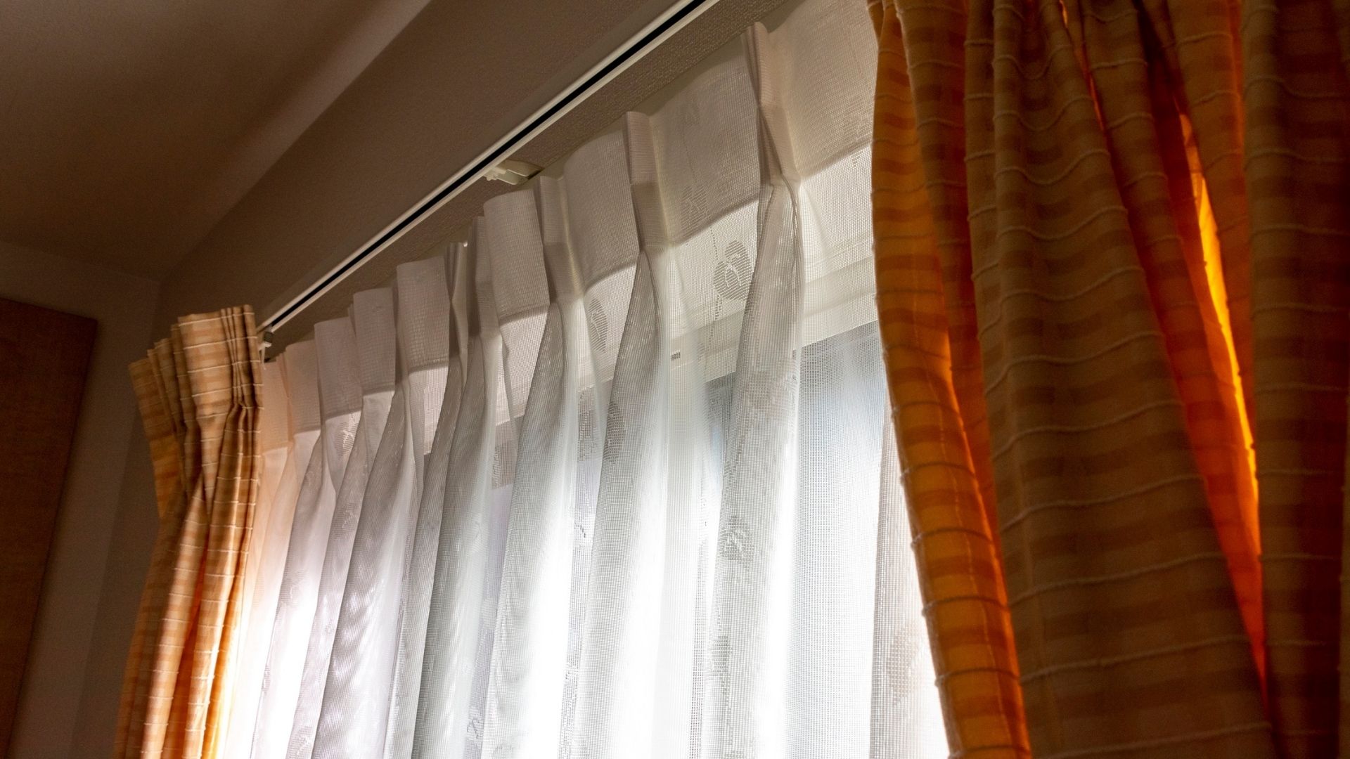 Curtain Cleaning & Installation In Abu Dhabi Professional Service